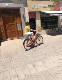 Gerrie op de fiets in Malaga